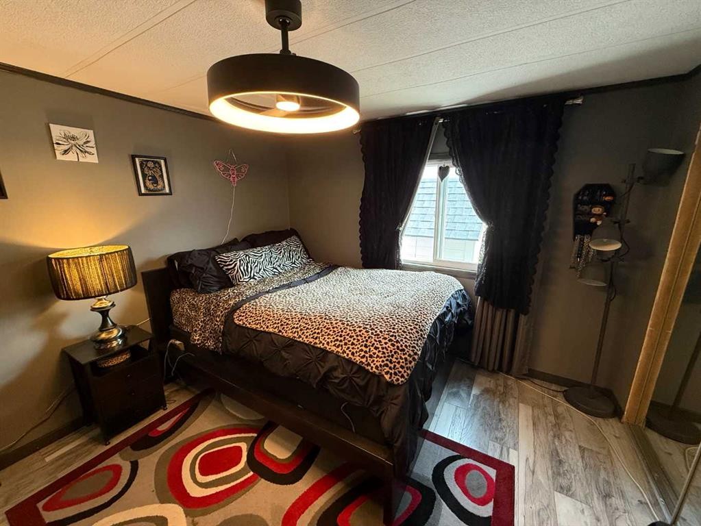 101 Litke Cove, Hinton, AB - Indoor Photo Showing Bedroom