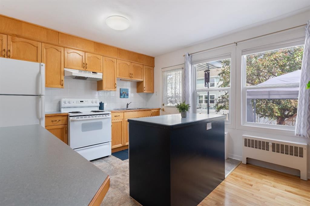 36 Poplar Crescent, Springbrook, AB - Indoor Photo Showing Kitchen