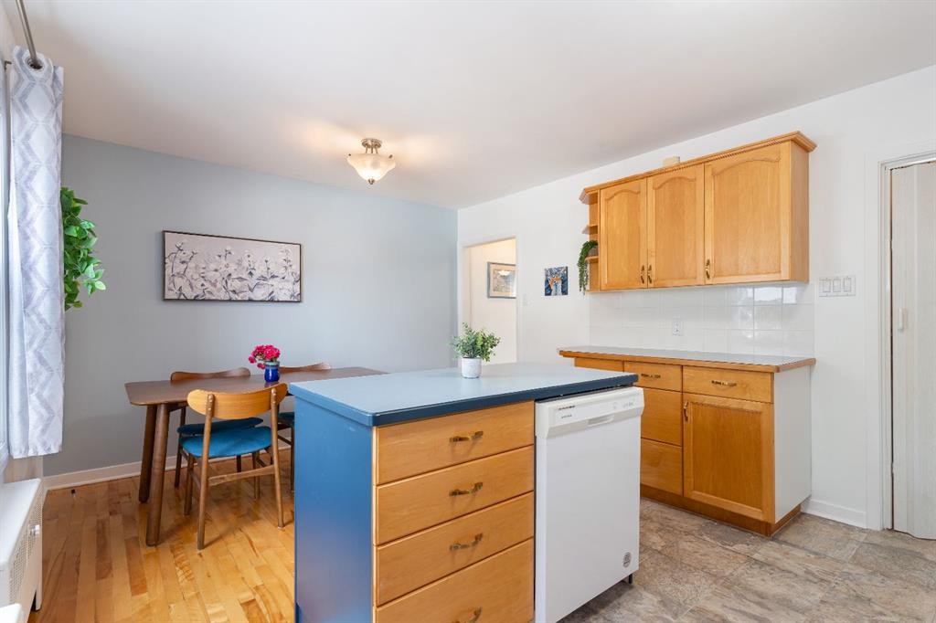 36 Poplar Crescent, Springbrook, AB - Indoor Photo Showing Kitchen