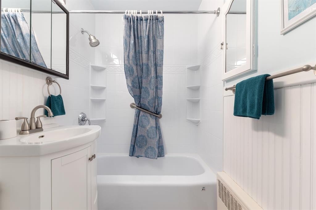 36 Poplar Crescent, Springbrook, AB - Indoor Photo Showing Bathroom