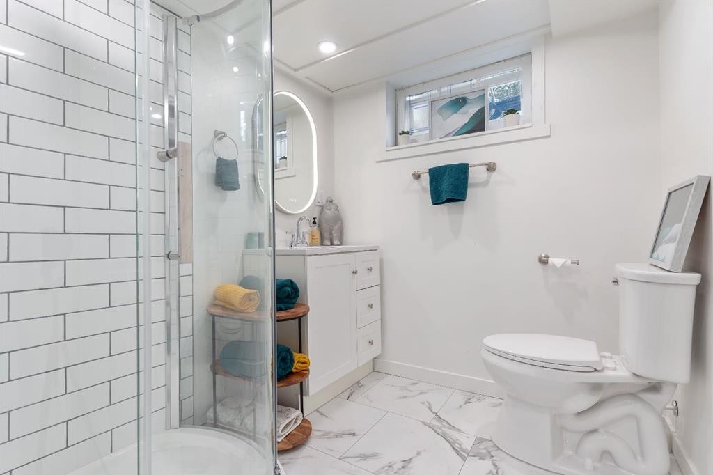 36 Poplar Crescent, Springbrook, AB - Indoor Photo Showing Bathroom