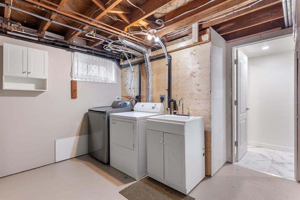 36 Poplar Crescent, Springbrook, AB - Indoor Photo Showing Laundry Room