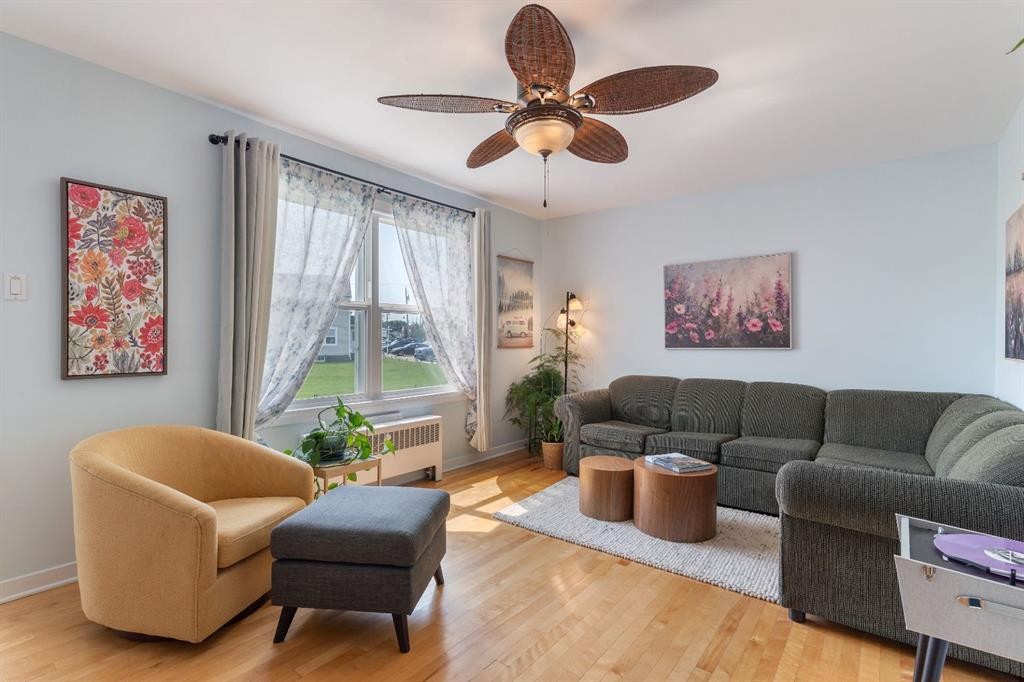 36 Poplar Crescent, Springbrook, AB - Indoor Photo Showing Living Room