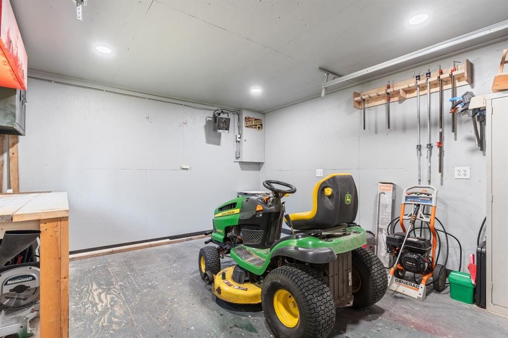 816 Baptiste Drive, West Baptiste, AB - Indoor Photo Showing Garage