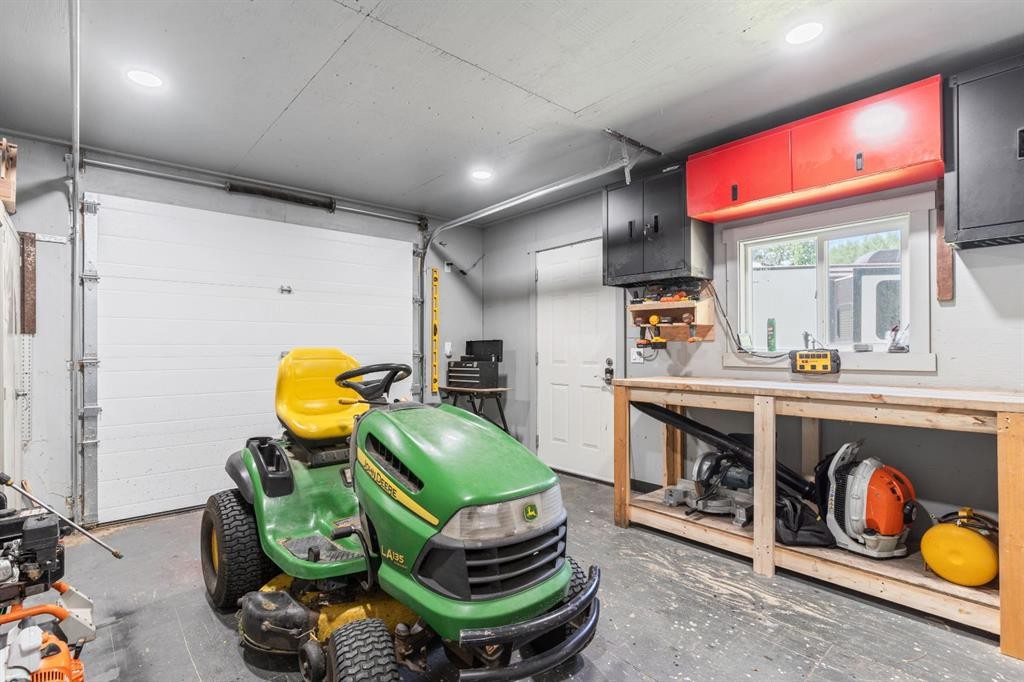 816 Baptiste Drive, West Baptiste, AB - Indoor Photo Showing Garage