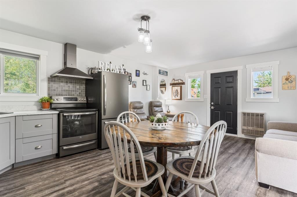 816 Baptiste Drive, West Baptiste, AB - Indoor Photo Showing Dining Room