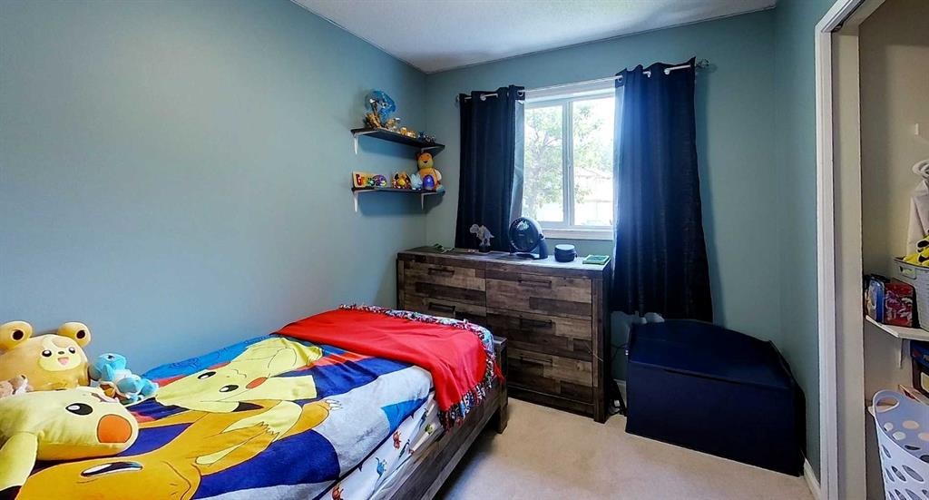 1402 Edson Drive, Edson, AB - Indoor Photo Showing Bedroom