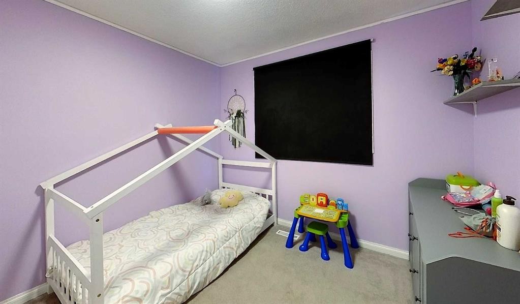 1402 Edson Drive, Edson, AB - Indoor Photo Showing Bedroom