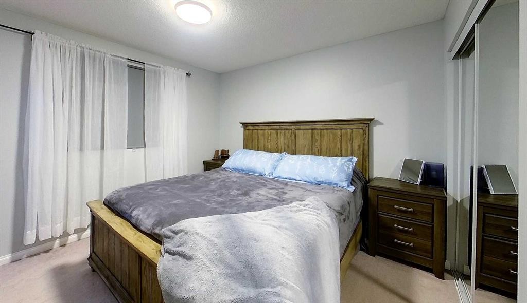 1402 Edson Drive, Edson, AB - Indoor Photo Showing Bedroom