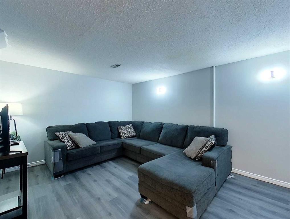 1402 Edson Drive, Edson, AB - Indoor Photo Showing Living Room