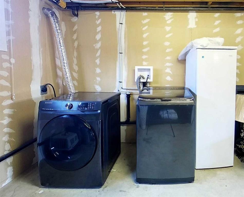 1402 Edson Drive, Edson, AB - Indoor Photo Showing Laundry Room