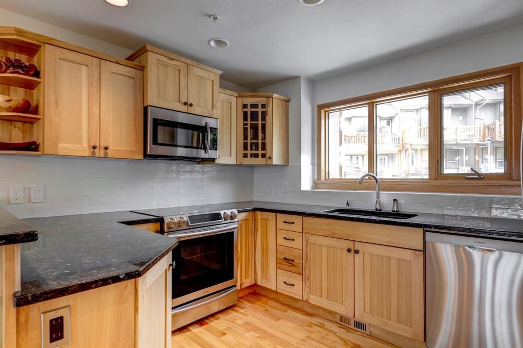 25-300 Eagle Terrace Road, Canmore, AB - Indoor Photo Showing Kitchen
