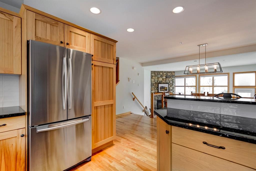 25-300 Eagle Terrace Road, Canmore, AB - Indoor Photo Showing Kitchen