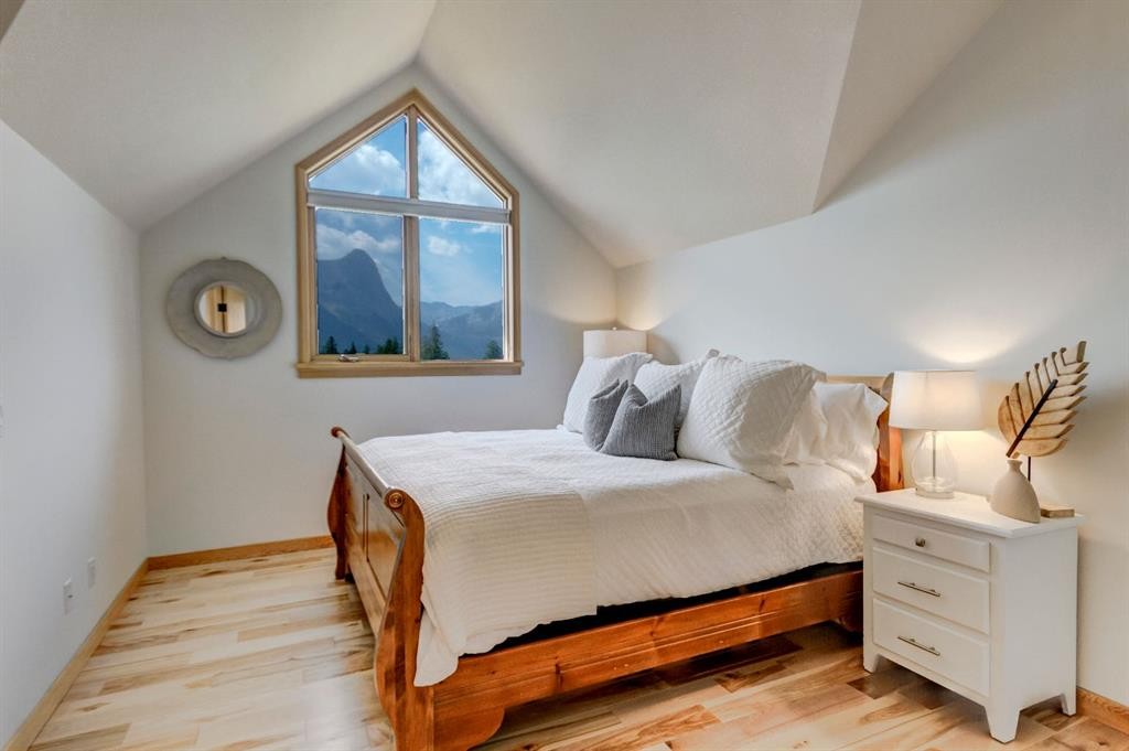 25-300 Eagle Terrace Road, Canmore, AB - Indoor Photo Showing Bedroom