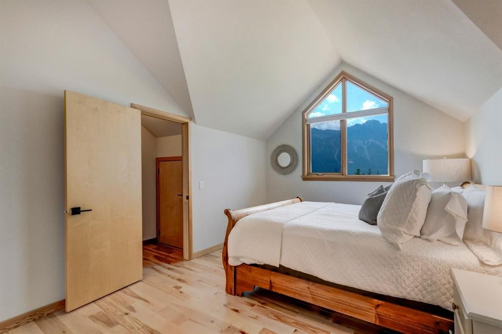 25-300 Eagle Terrace Road, Canmore, AB - Indoor Photo Showing Bedroom