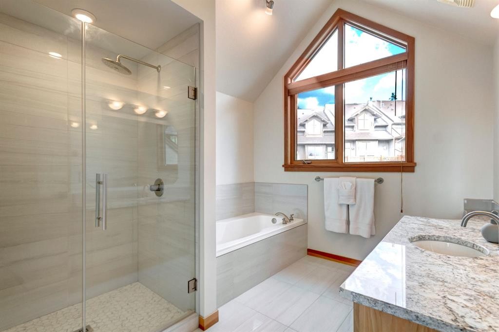 25-300 Eagle Terrace Road, Canmore, AB - Indoor Photo Showing Bathroom