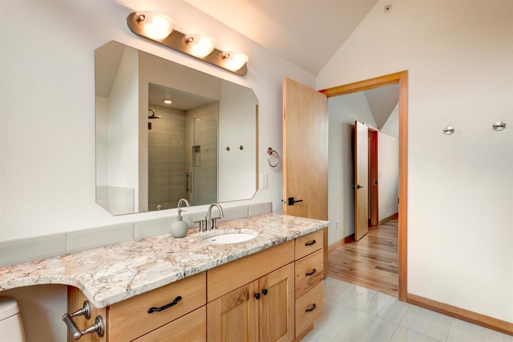 25-300 Eagle Terrace Road, Canmore, AB - Indoor Photo Showing Bathroom