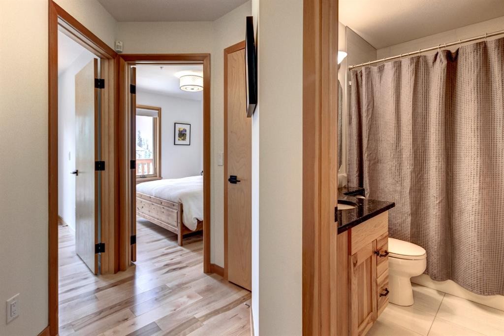 25-300 Eagle Terrace Road, Canmore, AB - Indoor Photo Showing Bathroom