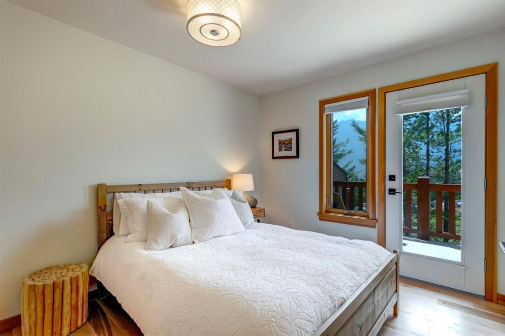 25-300 Eagle Terrace Road, Canmore, AB - Indoor Photo Showing Bedroom