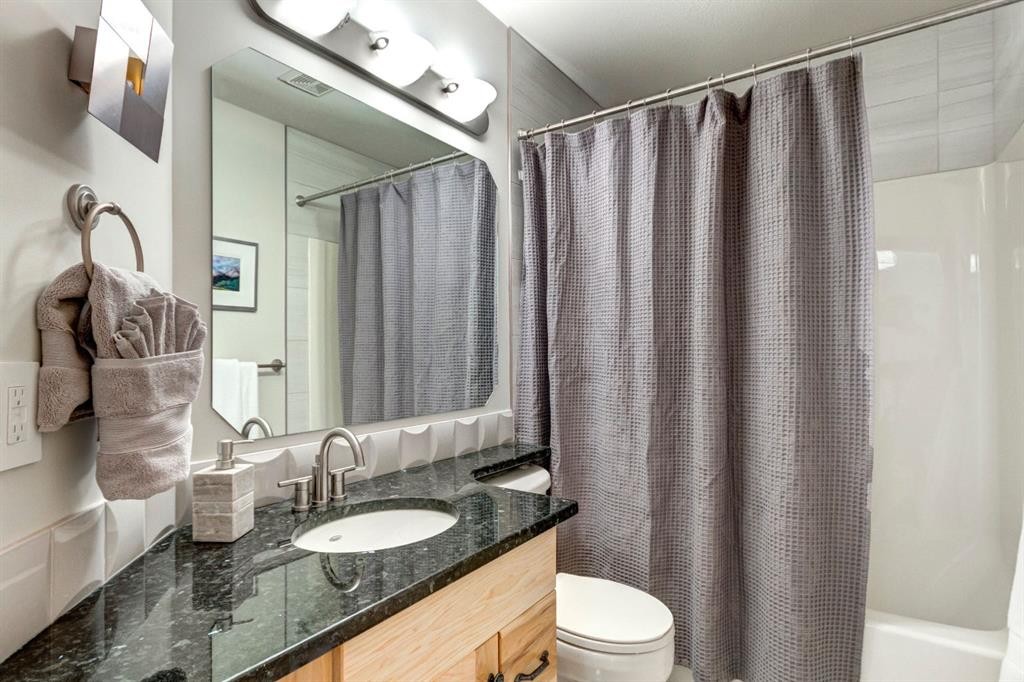 25-300 Eagle Terrace Road, Canmore, AB - Indoor Photo Showing Bathroom