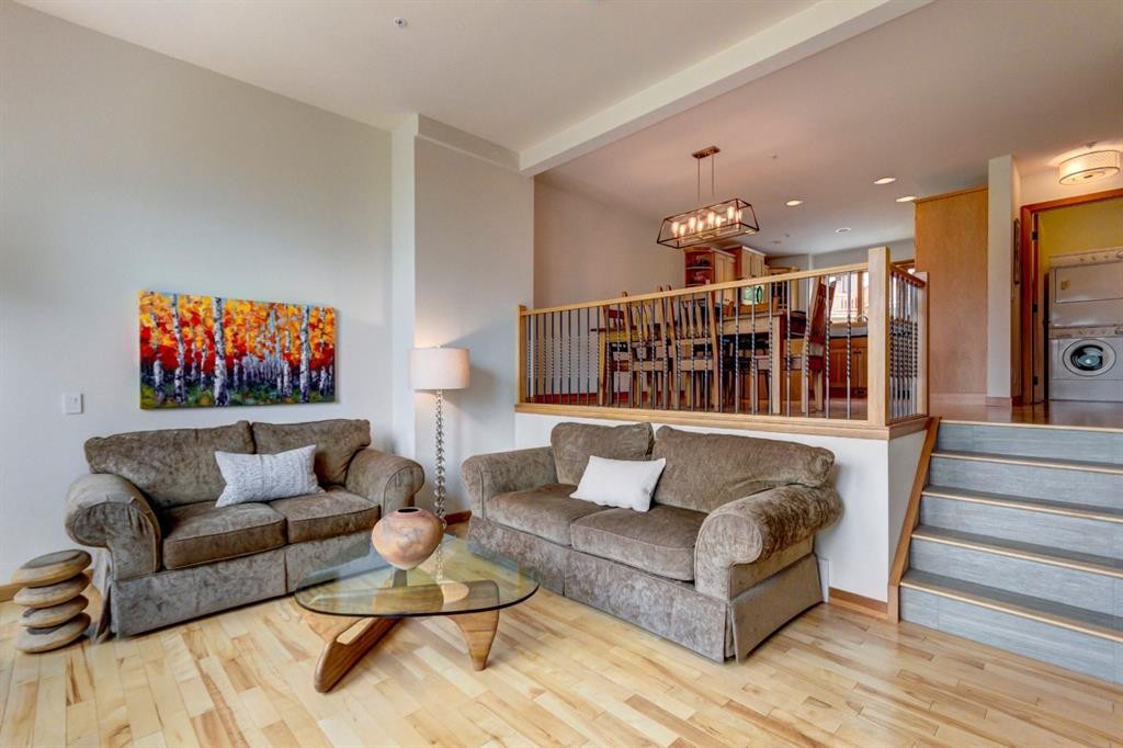 25-300 Eagle Terrace Road, Canmore, AB - Indoor Photo Showing Living Room