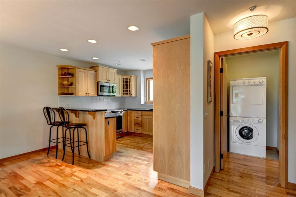 25-300 Eagle Terrace Road, Canmore, AB - Indoor Photo Showing Kitchen