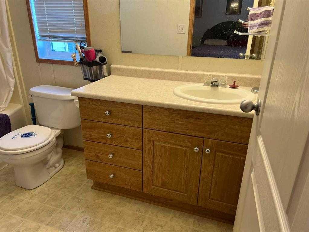 806 5 A Street, Fox Creek, AB - Indoor Photo Showing Bathroom