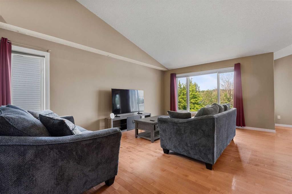 102 Poplar Drive, Whitecourt, AB - Indoor Photo Showing Living Room