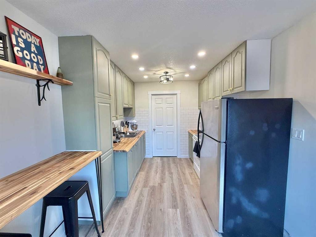 45-101 Mill Street, Hinton, AB - Indoor