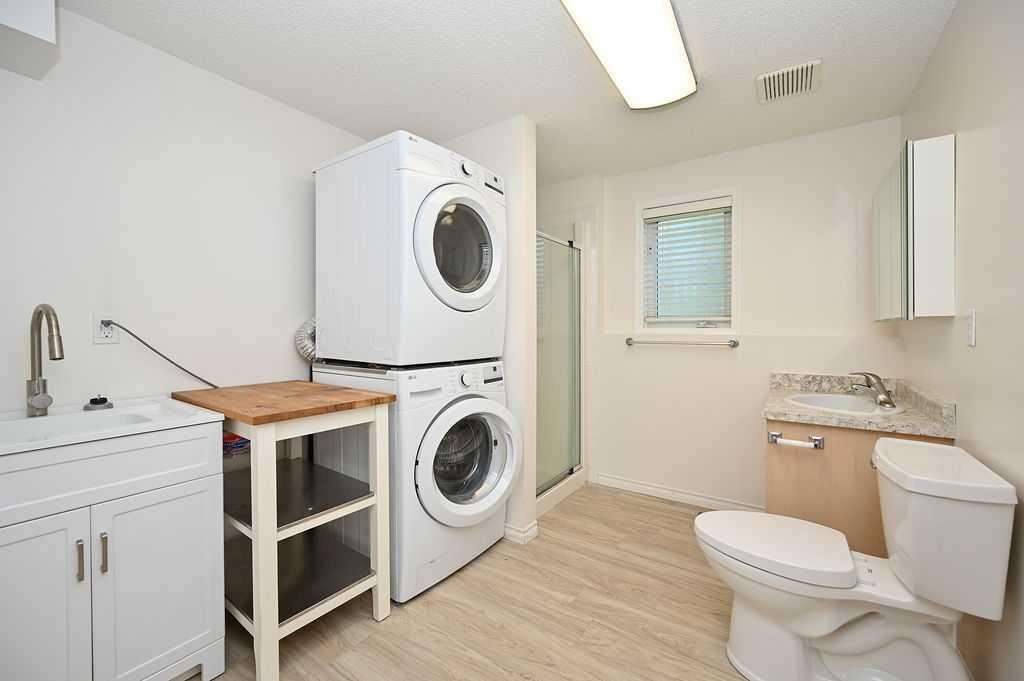 3007 47 Avenue, Athabasca, AB - Indoor Photo Showing Laundry Room