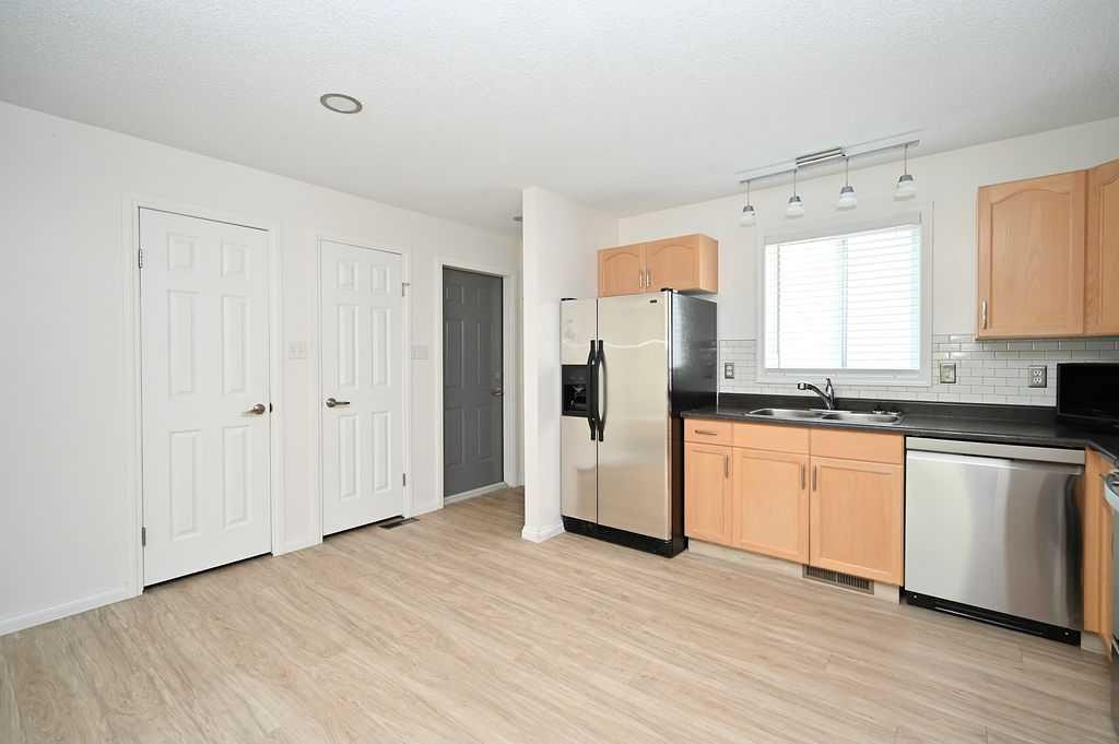 3007 47 Avenue, Athabasca, AB - Indoor Photo Showing Kitchen With Double Sink