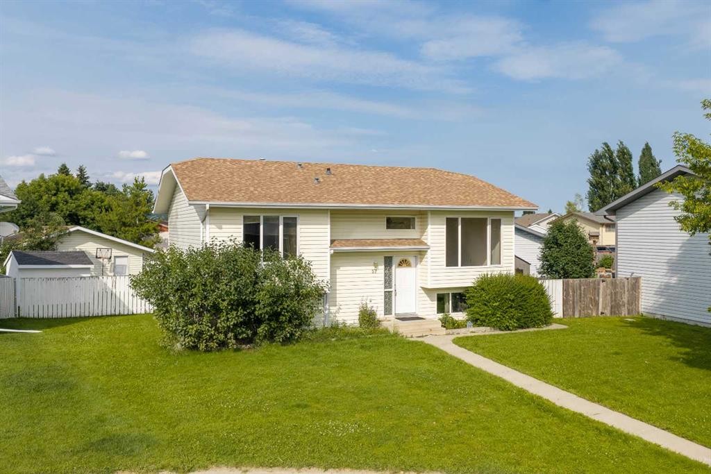 57 Atkinson Crescent, Whitecourt, AB - Outdoor