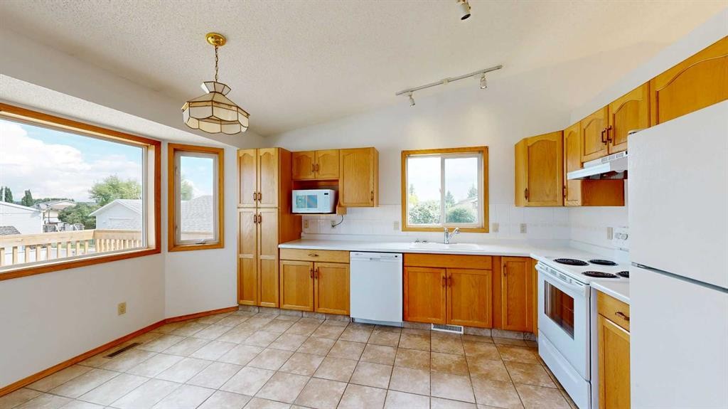 57 Atkinson Crescent, Whitecourt, AB - Indoor Photo Showing Kitchen