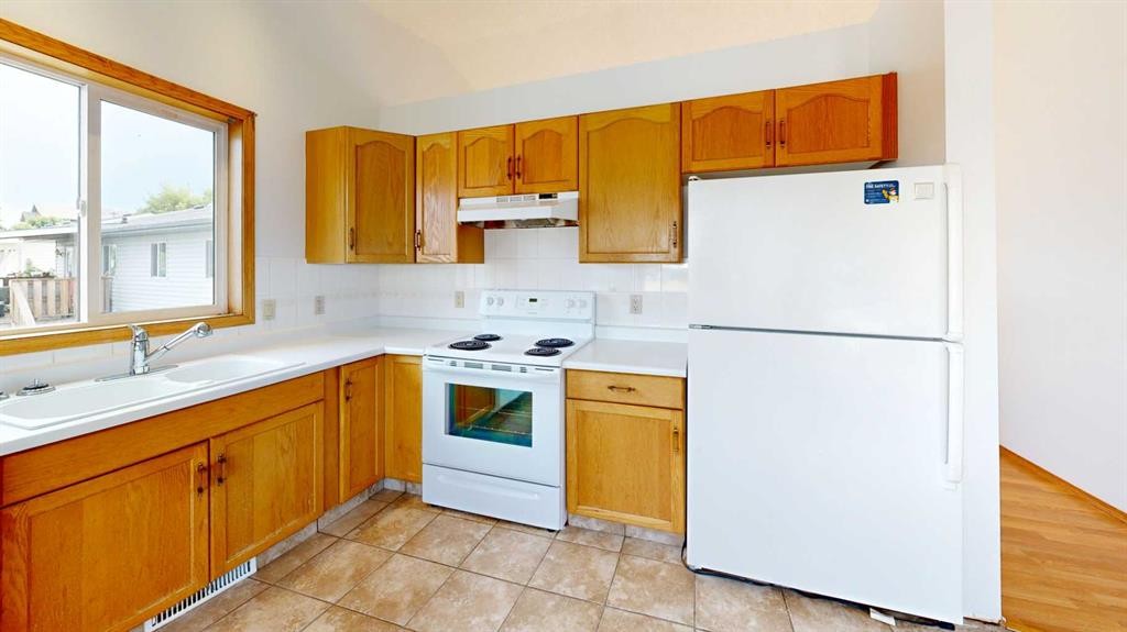 57 Atkinson Crescent, Whitecourt, AB - Indoor Photo Showing Kitchen