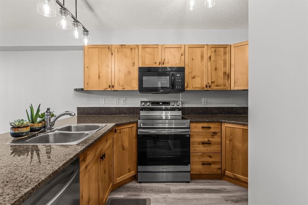 120-300 Palliser Lane, Canmore, AB - Indoor Photo Showing Kitchen With Double Sink