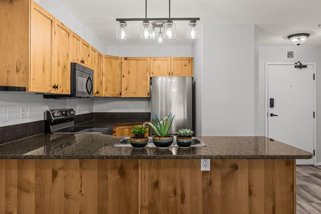 120-300 Palliser Lane, Canmore, AB - Indoor Photo Showing Kitchen
