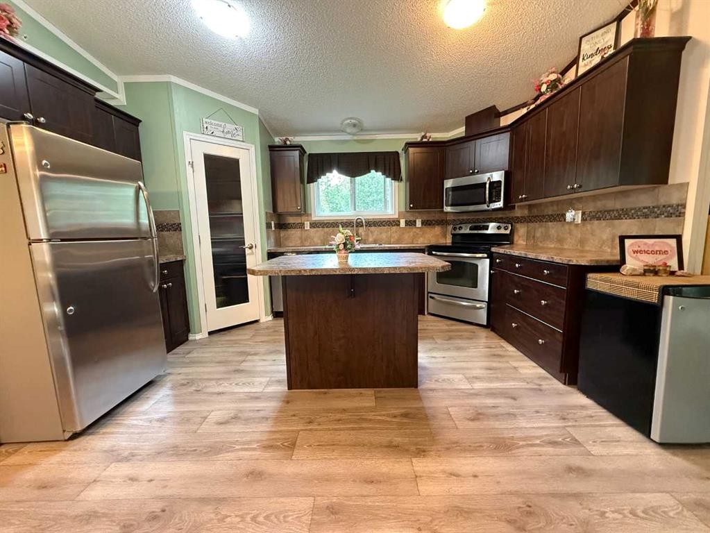 8 131074 Twp Rd 590, Rural Woodlands County, AB - Indoor Photo Showing Kitchen