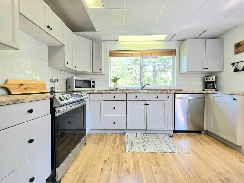 14 Marten Drive, Marten Beach, AB - Indoor Photo Showing Kitchen