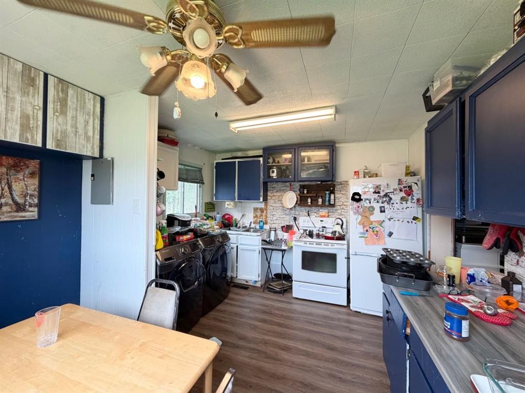 424 68 Street, Edson, AB - Indoor Photo Showing Kitchen