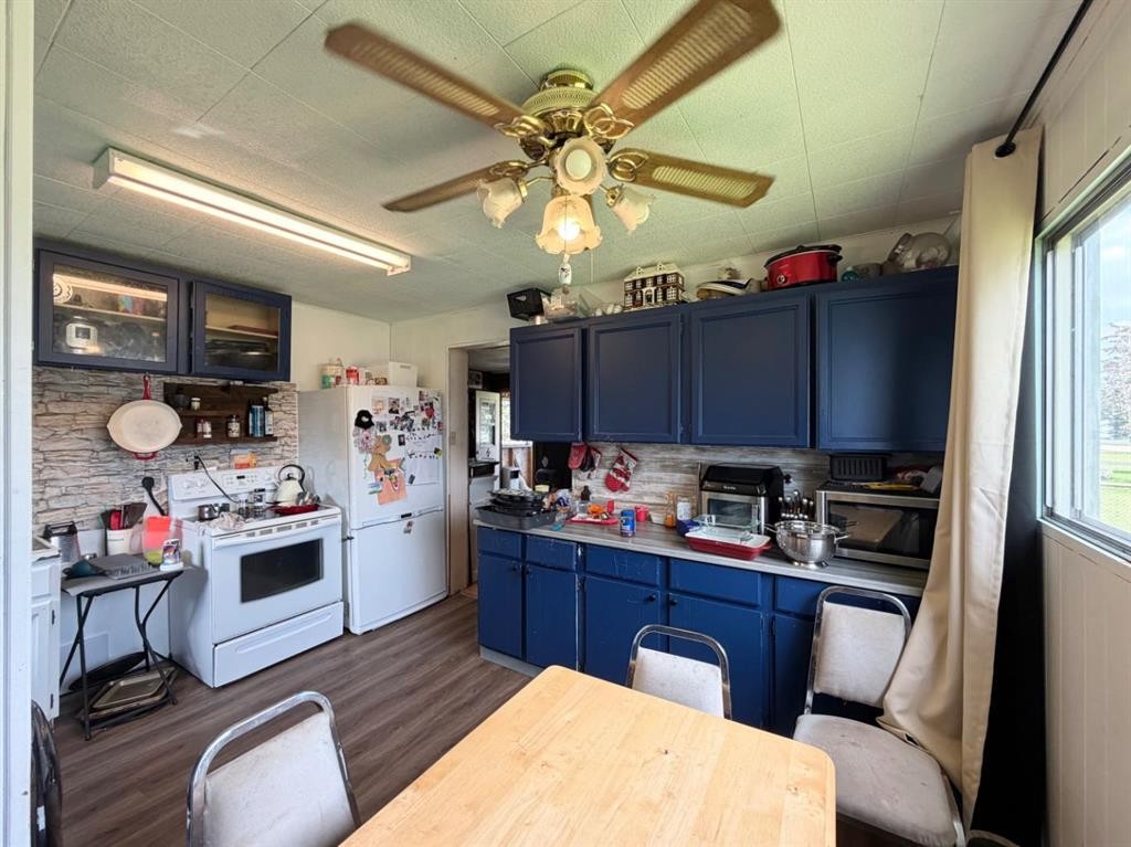 424 68 Street, Edson, AB - Indoor Photo Showing Kitchen
