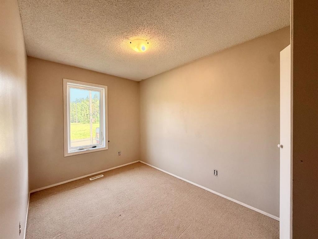 130 1 Street, Blue Ridge, AB - Indoor Photo Showing Other Room