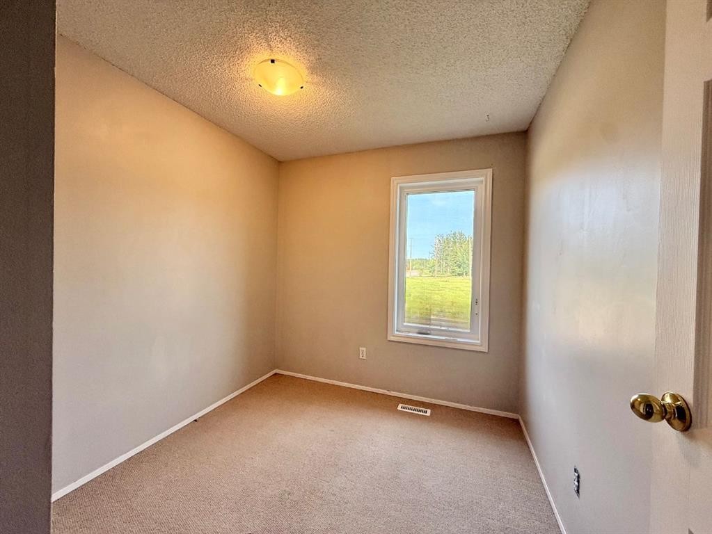 130 1 Street, Blue Ridge, AB - Indoor Photo Showing Other Room