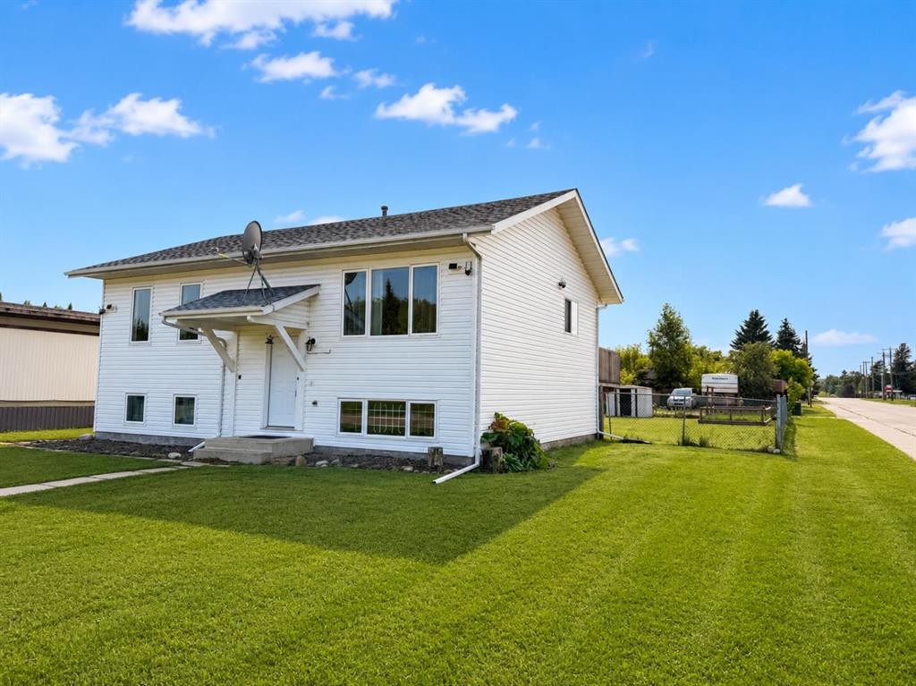 130 1 Street, Blue Ridge, AB - Outdoor