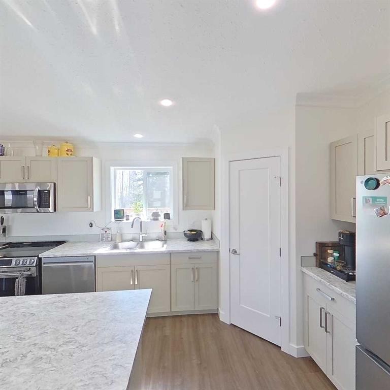 28-590059 Range Road 110, Rural Woodlands County, AB - Indoor Photo Showing Kitchen