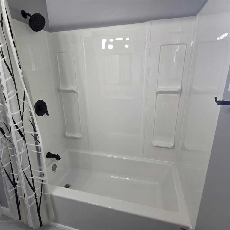 5735 Westhaven Drive, Edson, AB - Indoor Photo Showing Bathroom