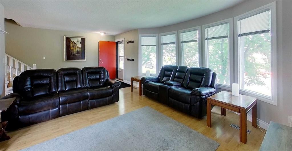 5735 Westhaven Drive, Edson, AB - Indoor Photo Showing Living Room