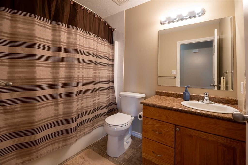 4630-Pine Avenue, Boyle, AB - Indoor Photo Showing Bathroom