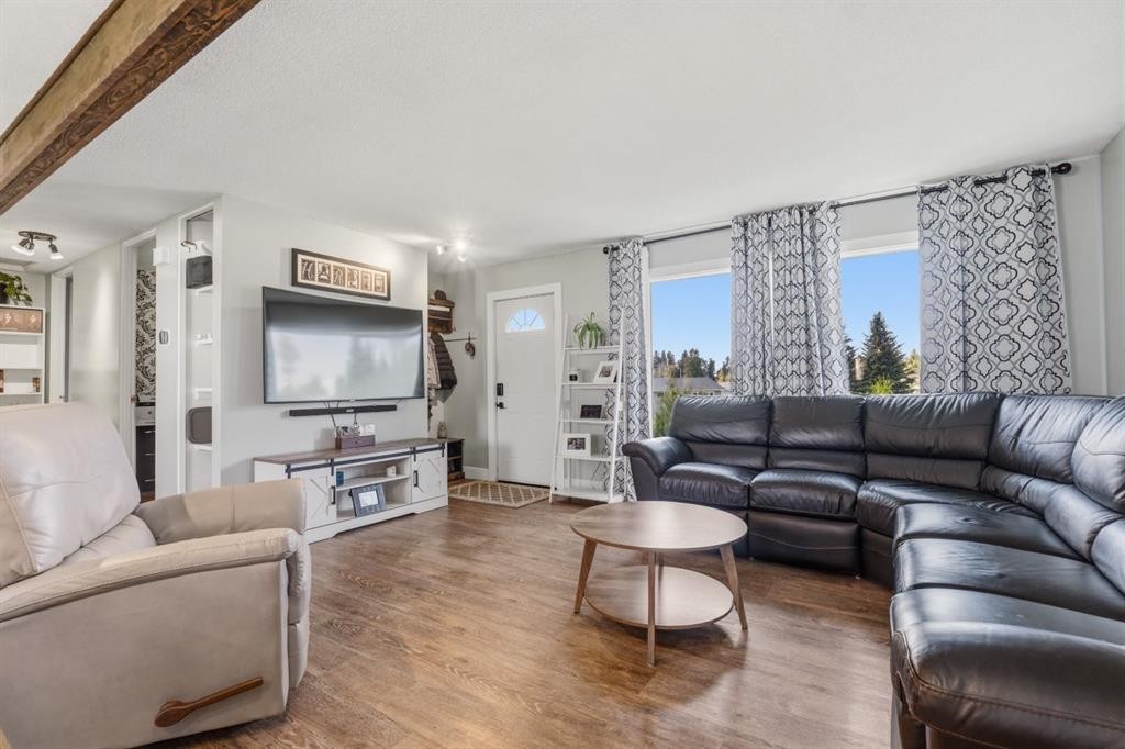 5415 Willock Crescent, Swan Hills, AB - Indoor Photo Showing Living Room