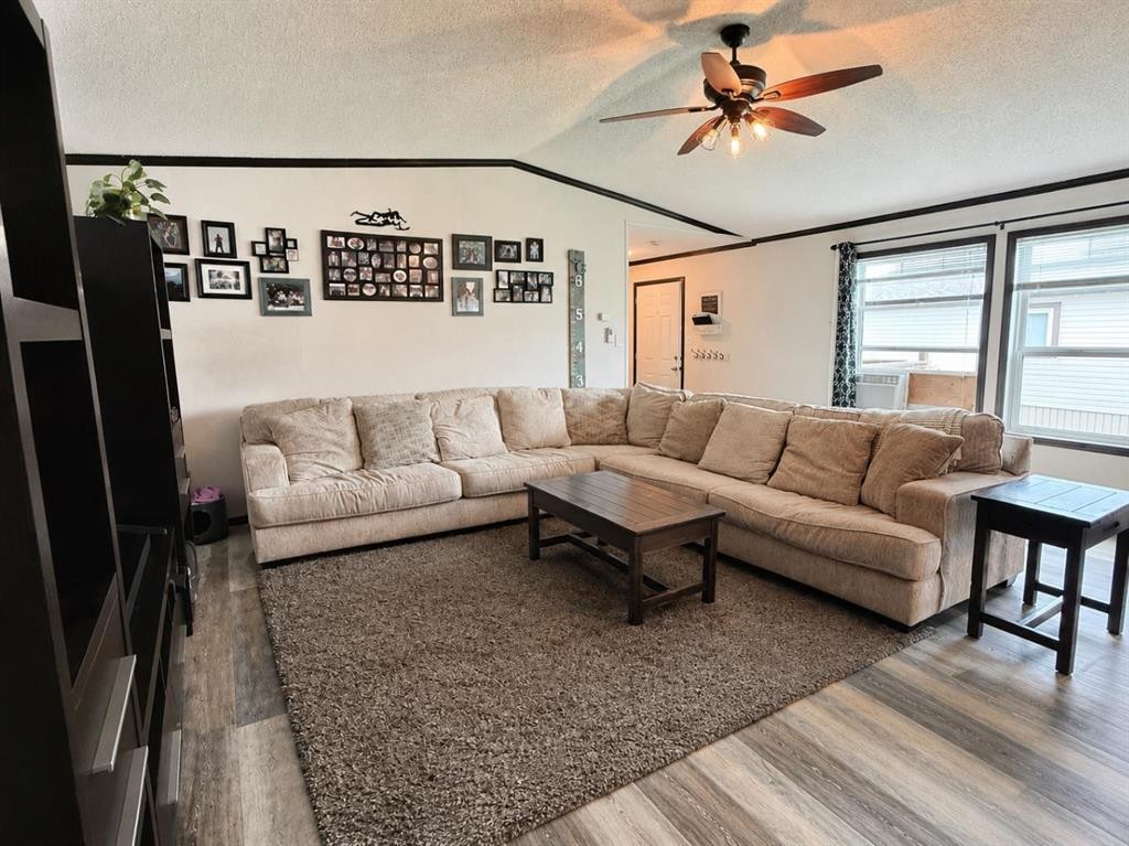 53 Keystone Crossing, Whitecourt, AB