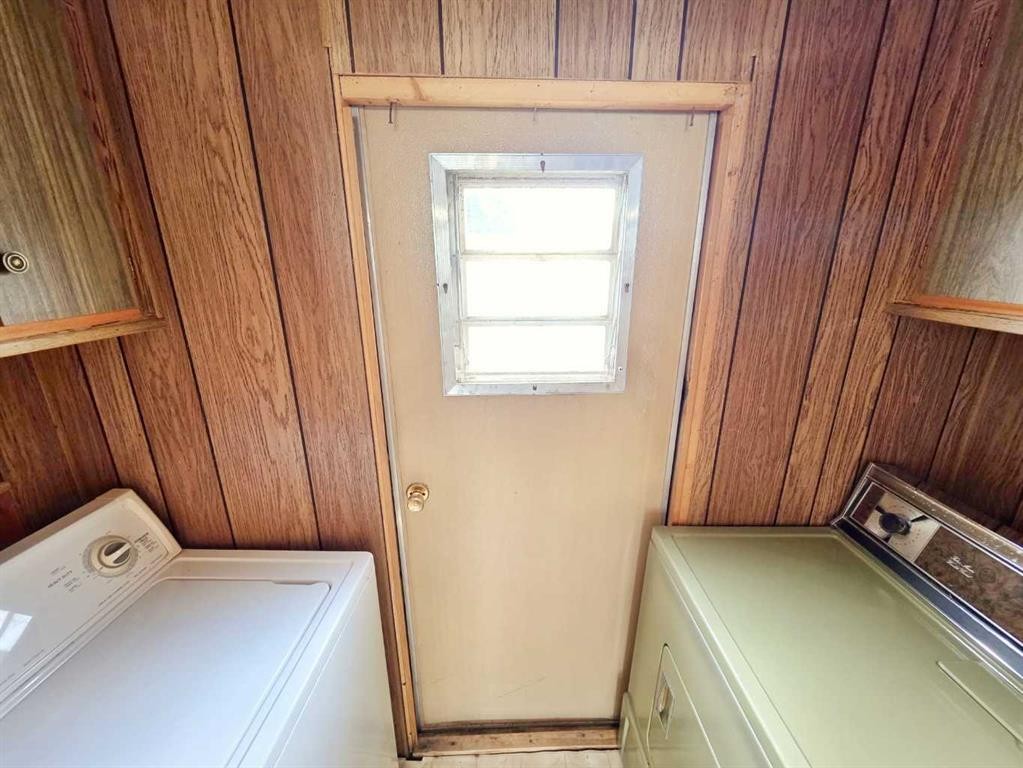 4206 54 Street, Athabasca, AB - Indoor Photo Showing Laundry Room